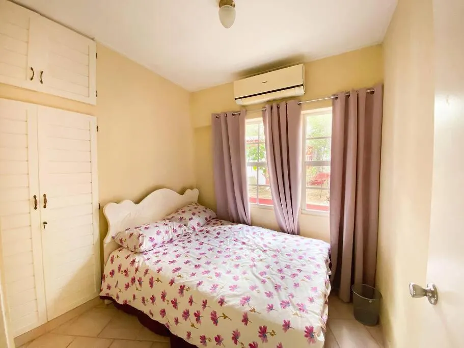Fayalobie Centrally Located 2 Bedroom Guesthouse Willemstad Curacao